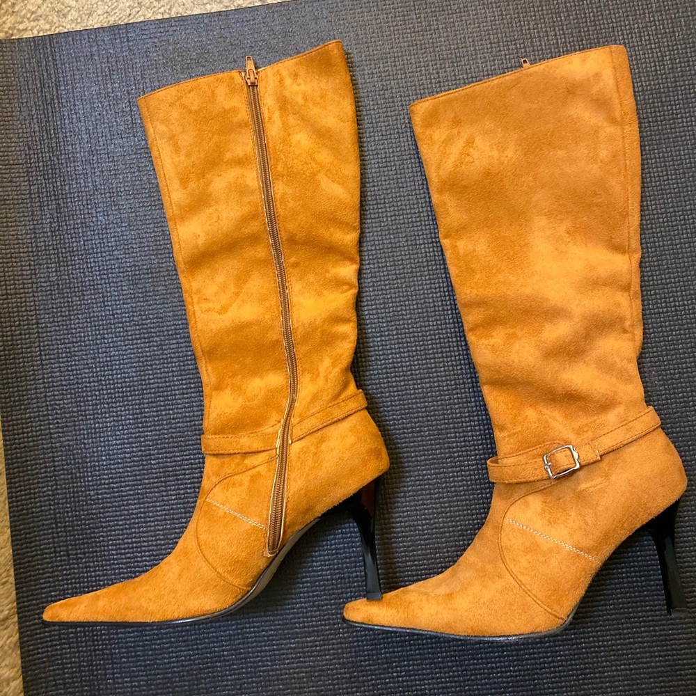 Women's Tan Suede Pointed-Toe Mid-Calf Heeled Boots